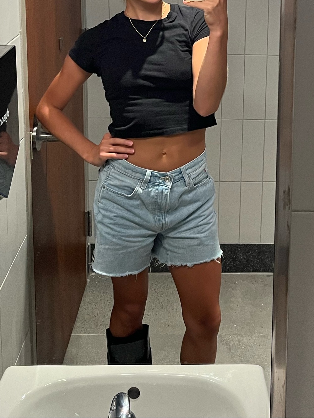 Aritzia Sunday Best Mid Rise Denim Shorts- Size 2